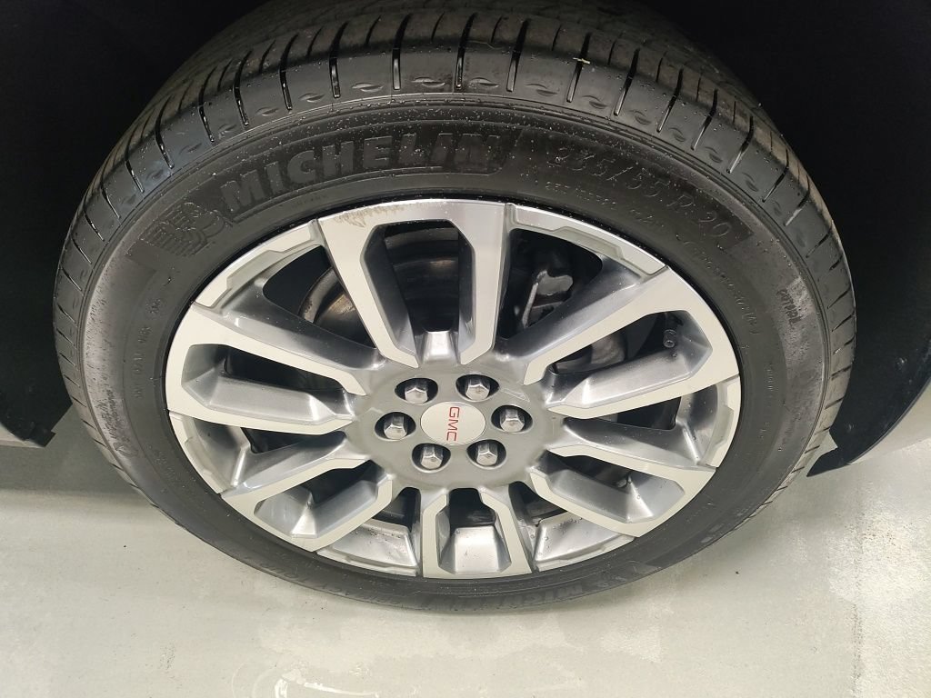 Used 2023 GMC Acadia Denali w/ Denali Technology Package FWD image 4
