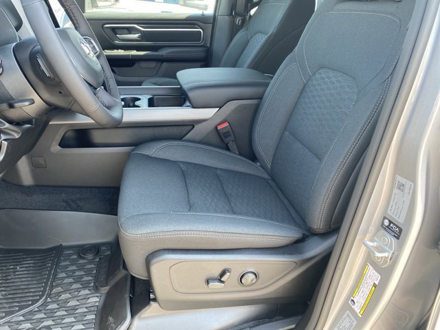 New 2026 RAM 1500 4x4 Crew Cab image 9