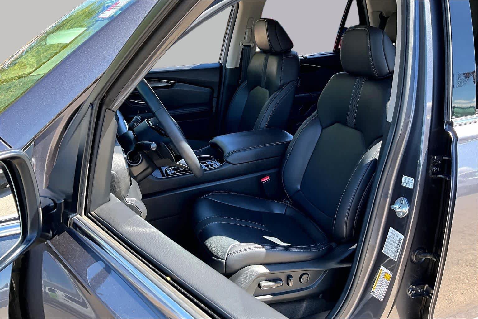 Used 2025 Honda Pilot Touring image 8