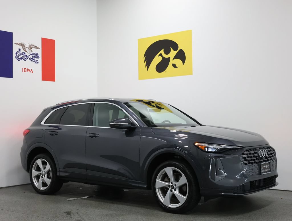 Used 2025 Audi Q5 Premium Plus w/ Premium Plus AWD/4WD image 1