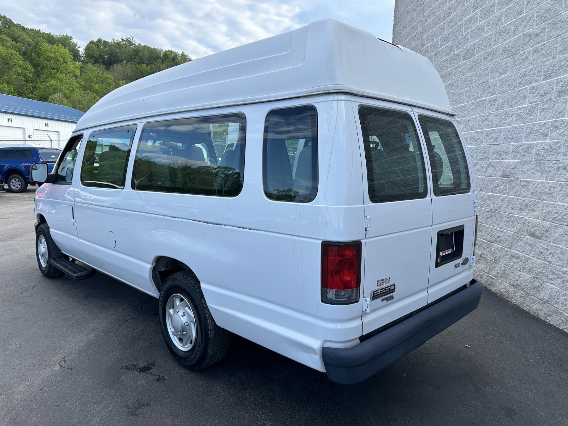 Used 2014 Ford E-250 and Econoline 250 Extended w/ Power Group RWD image 8