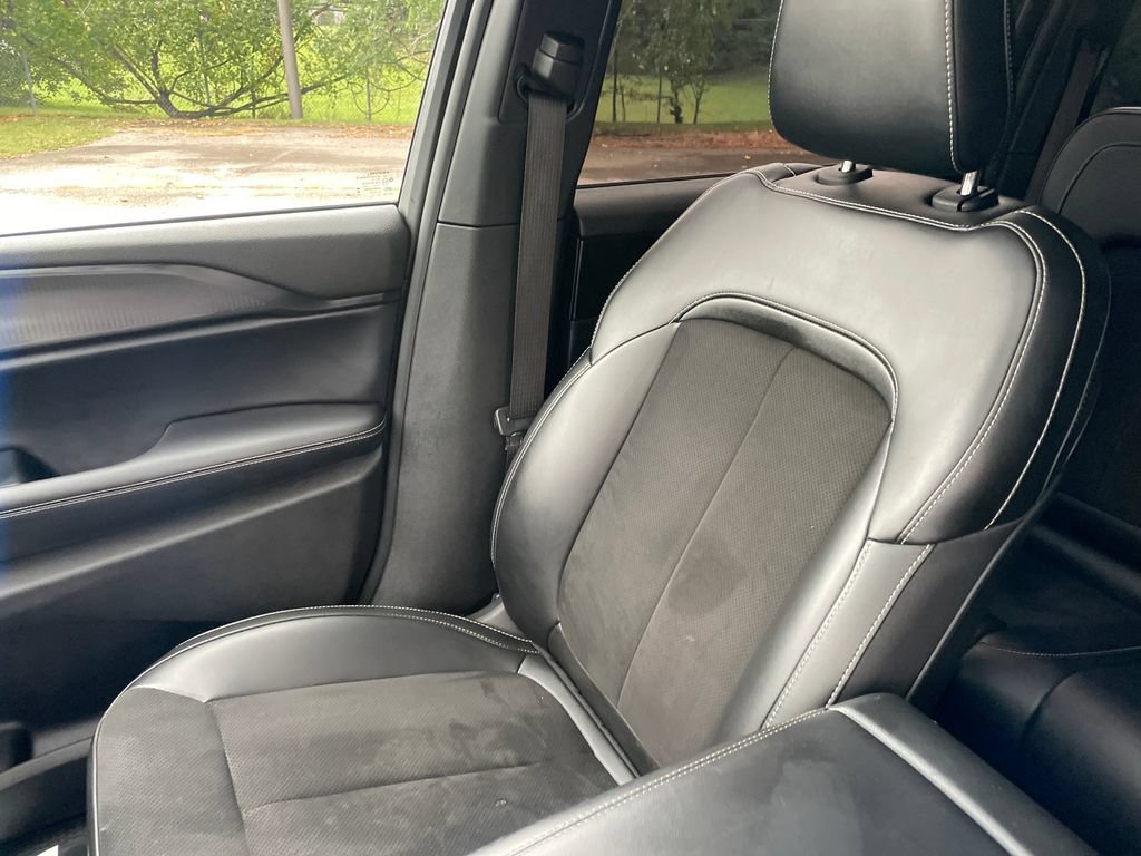 Used 2024 Jeep Grand Cherokee Altitude AWD/4WD image 17