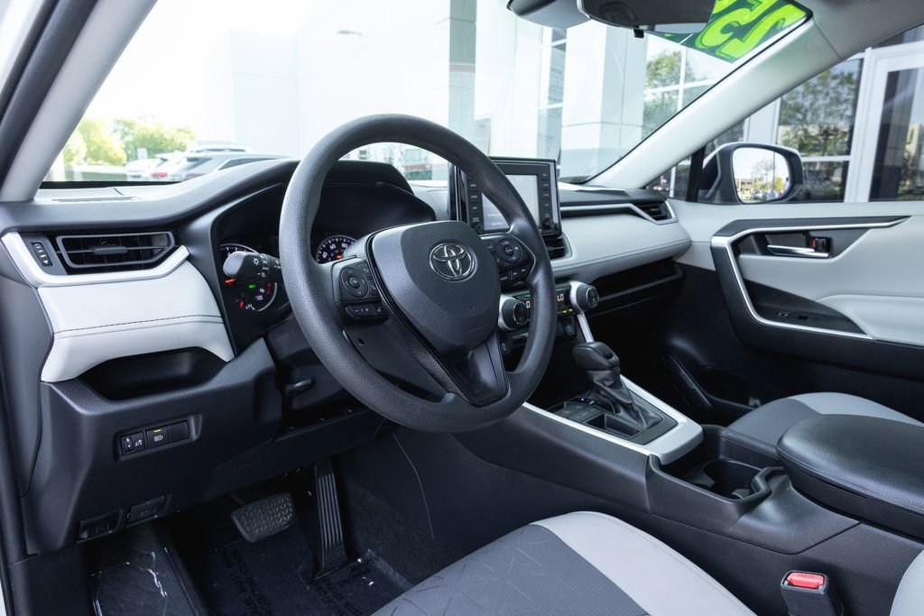 Used 2021 Toyota RAV4 XLE w/ Carpet Mat Package (TMS) image 10