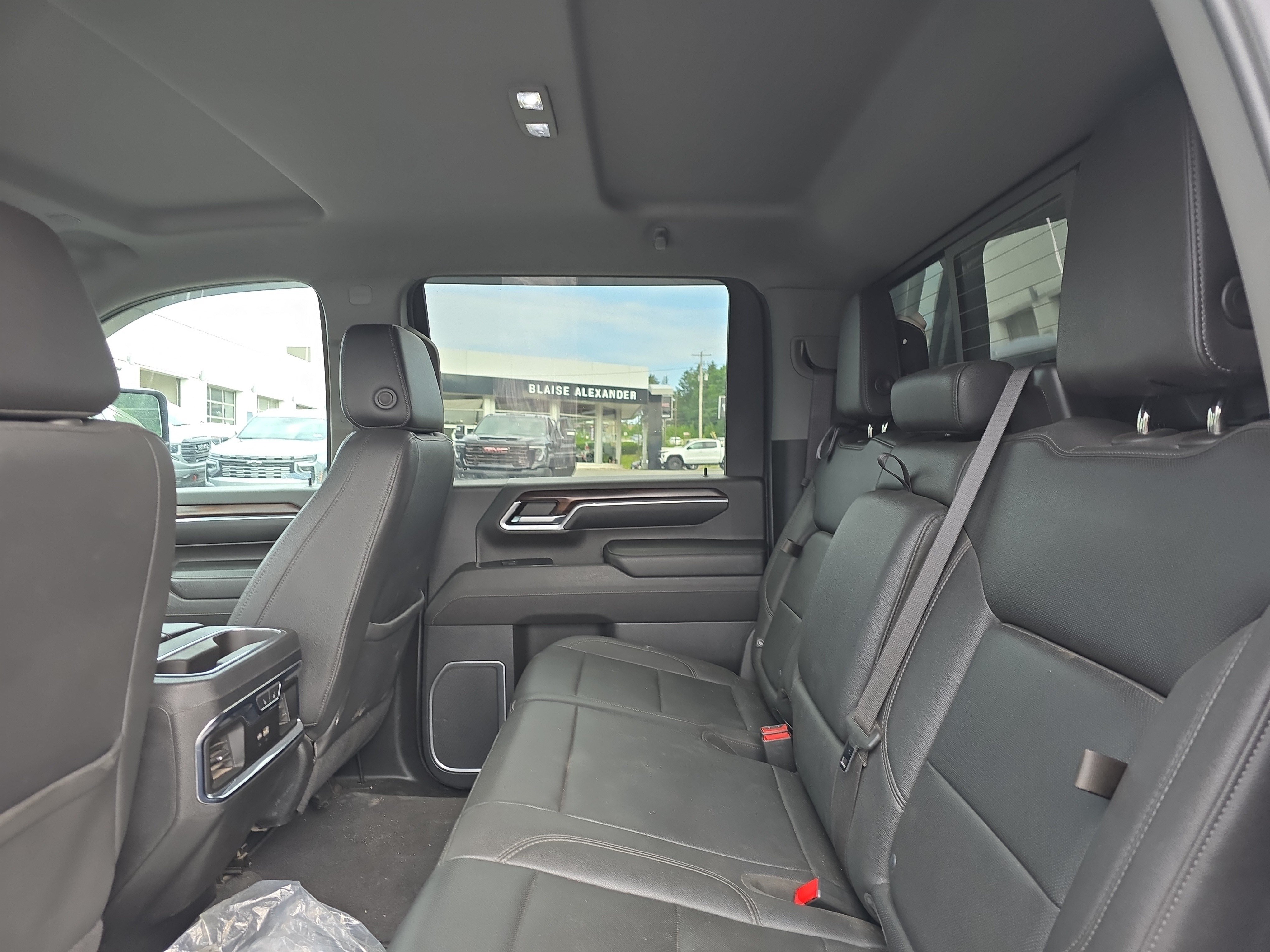 Used 2024 GMC Sierra 3500 SLT w/ SLT Premium Package AWD/4WD image 19