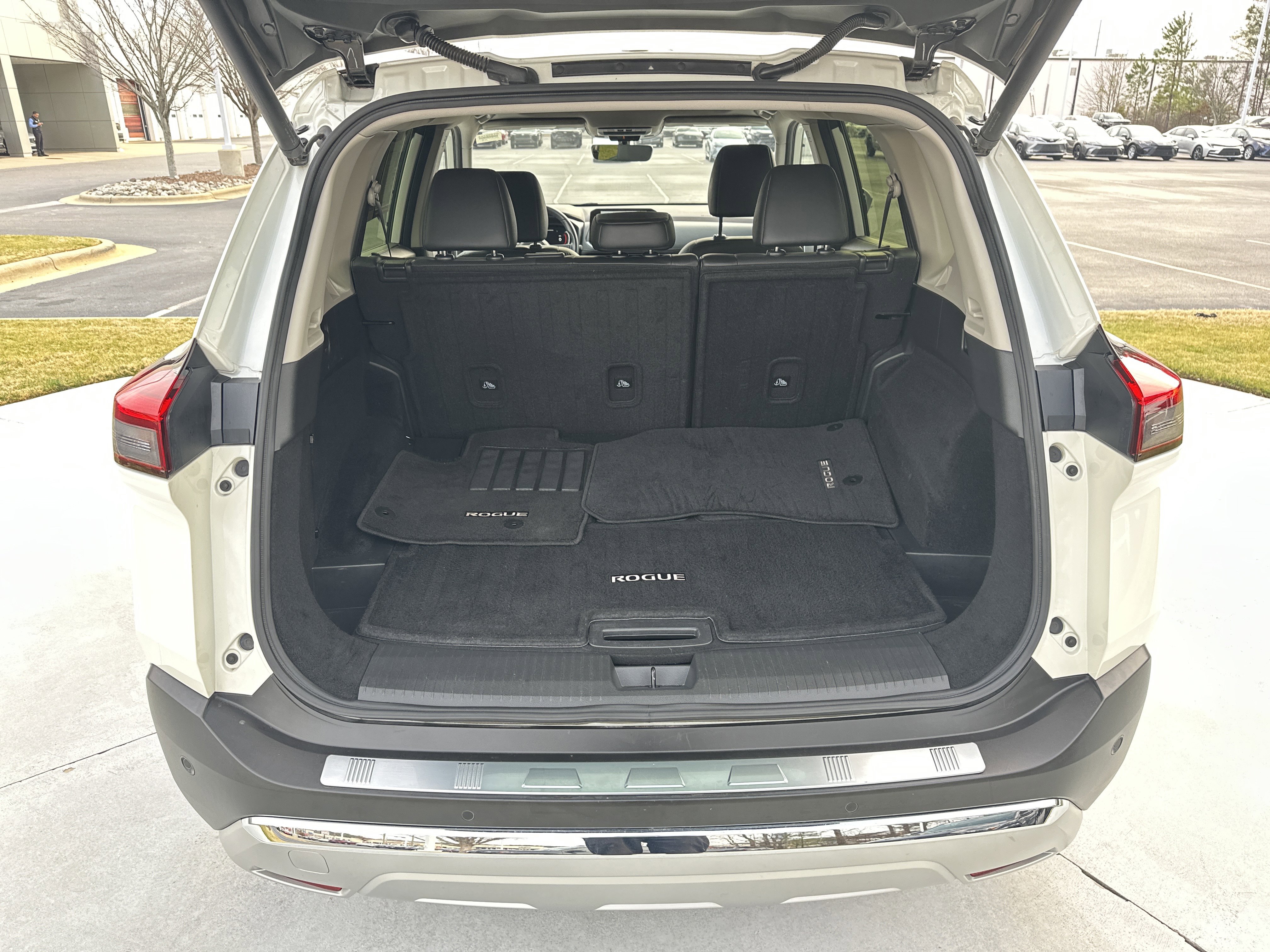 Used 2023 Nissan Rogue Platinum w/ Platinum Premium Package image 32