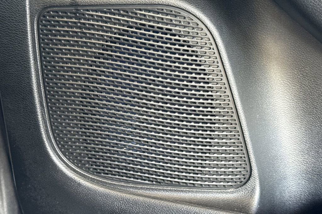 Used 2025 Chrysler Pacifica Limited image 27