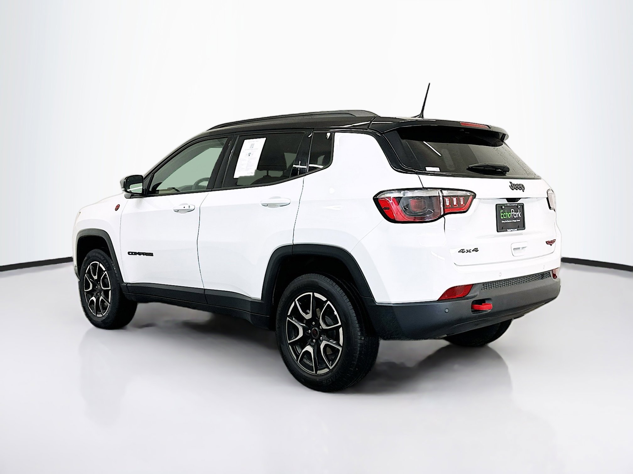 Used 2025 Jeep Compass Trailhawk AWD/4WD image 5