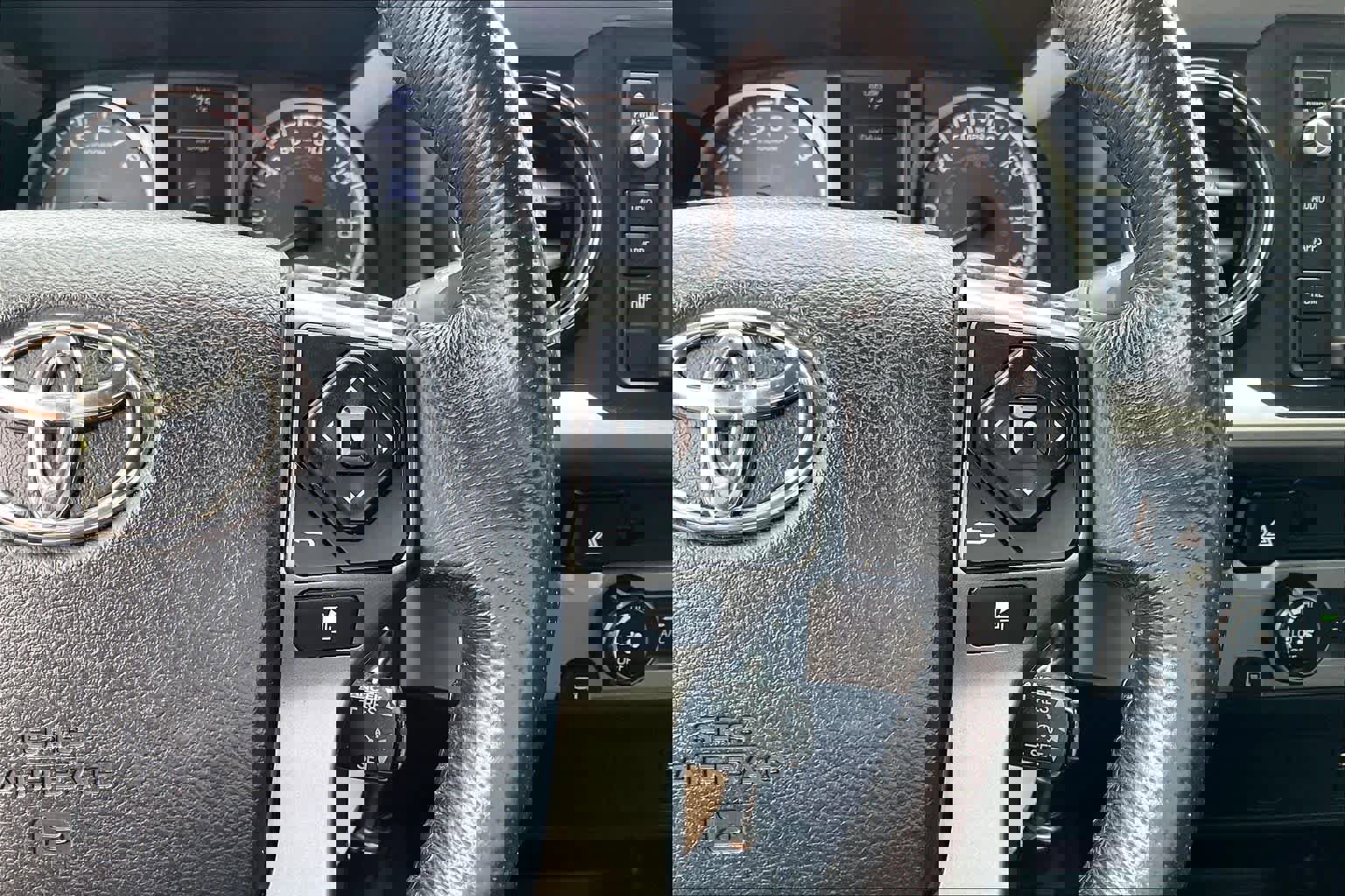 Used 2017 Toyota Tacoma SR5 w/ Tow Package image 18