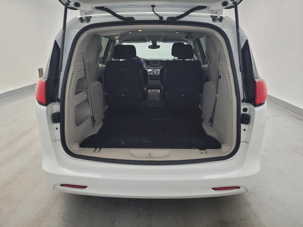 Used 2017 Chrysler Pacifica LX FWD image 29