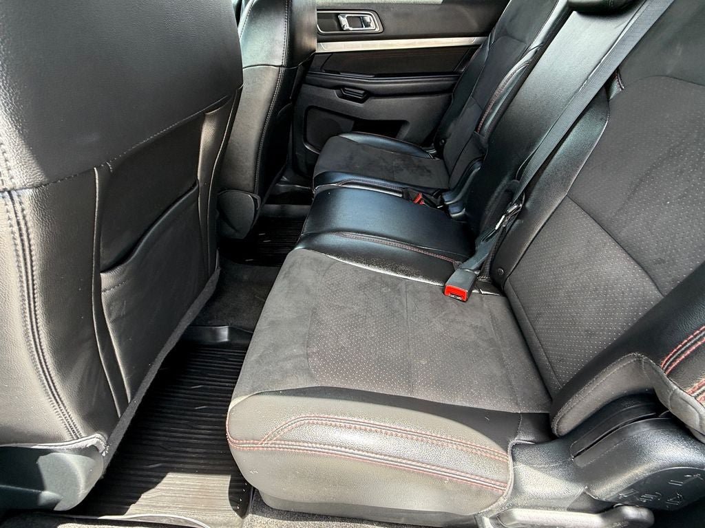 Used 2018 Ford Explorer XLT w/ Equipment Group 202A AWD/4WD image 13