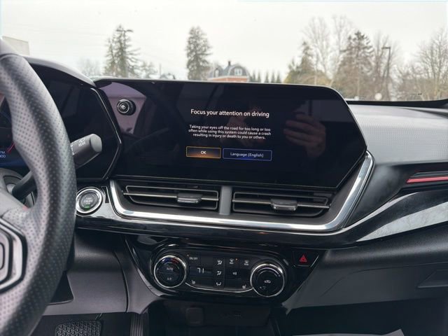 Used 2025 Chevrolet Trax RS w/ Driver Confidence Package image 16