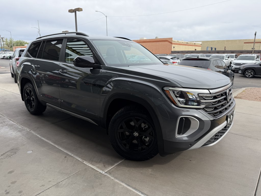 Used 2024 Volkswagen Atlas Peak Edition SEL AWD/4WD image 6