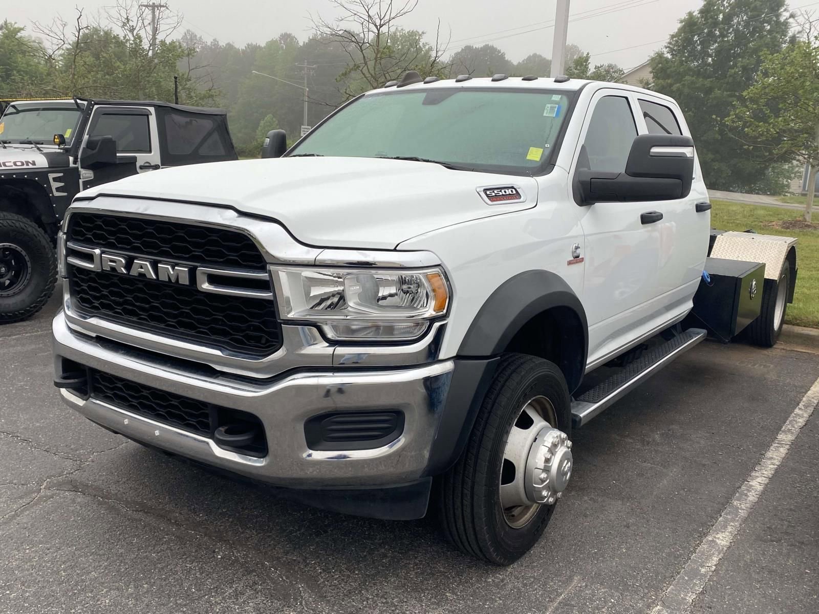 Used 2024 RAM 5500 Tradesman w/ Chrome Appearance Group RWD image 3