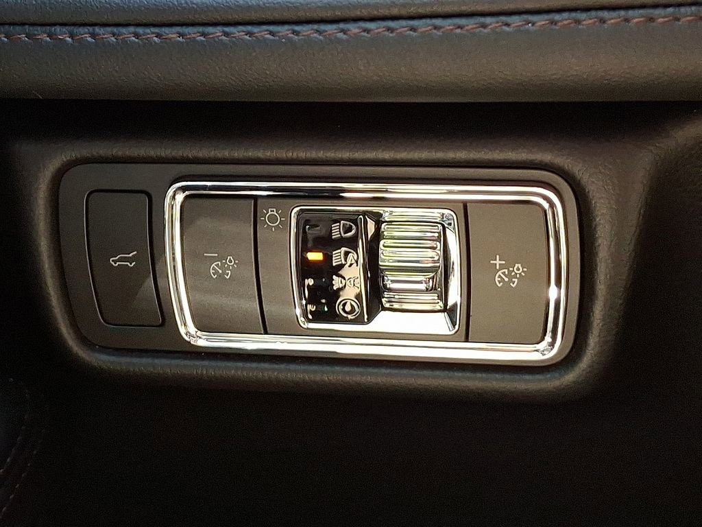 Used 2023 Lincoln Aviator AWD w/ Premium Package image 27