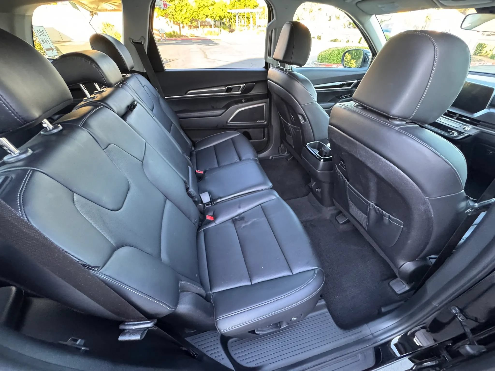 Used 2025 Kia Telluride LX FWD image 15
