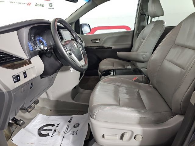 Used 2015 Toyota Sienna XLE image 10
