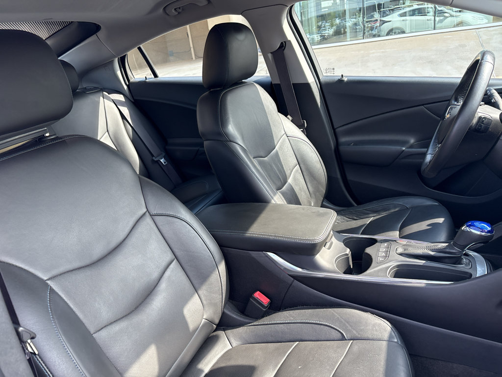 Used 2017 Chevrolet Volt Premier w/ Driver Confidence II Package FWD image 9