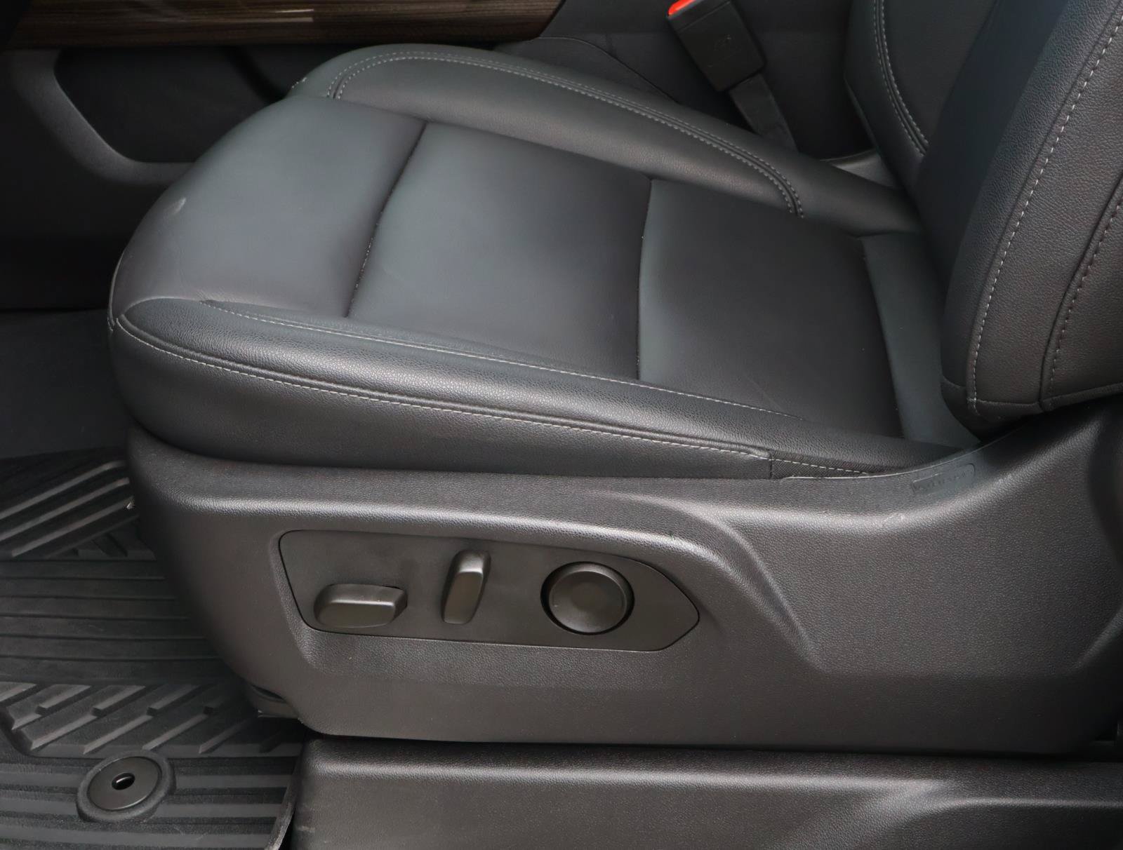 Used 2025 Chevrolet Silverado 1500 LT Trail Boss w/ LT Trail Boss Premium Package AWD/4WD image 15