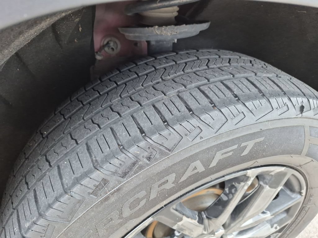 Used 2019 GMC Acadia SLT FWD image 16