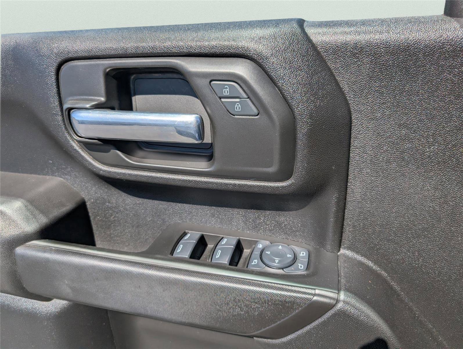 Used 2025 Chevrolet Silverado 2500 Custom w/ Custom Value Package image 17