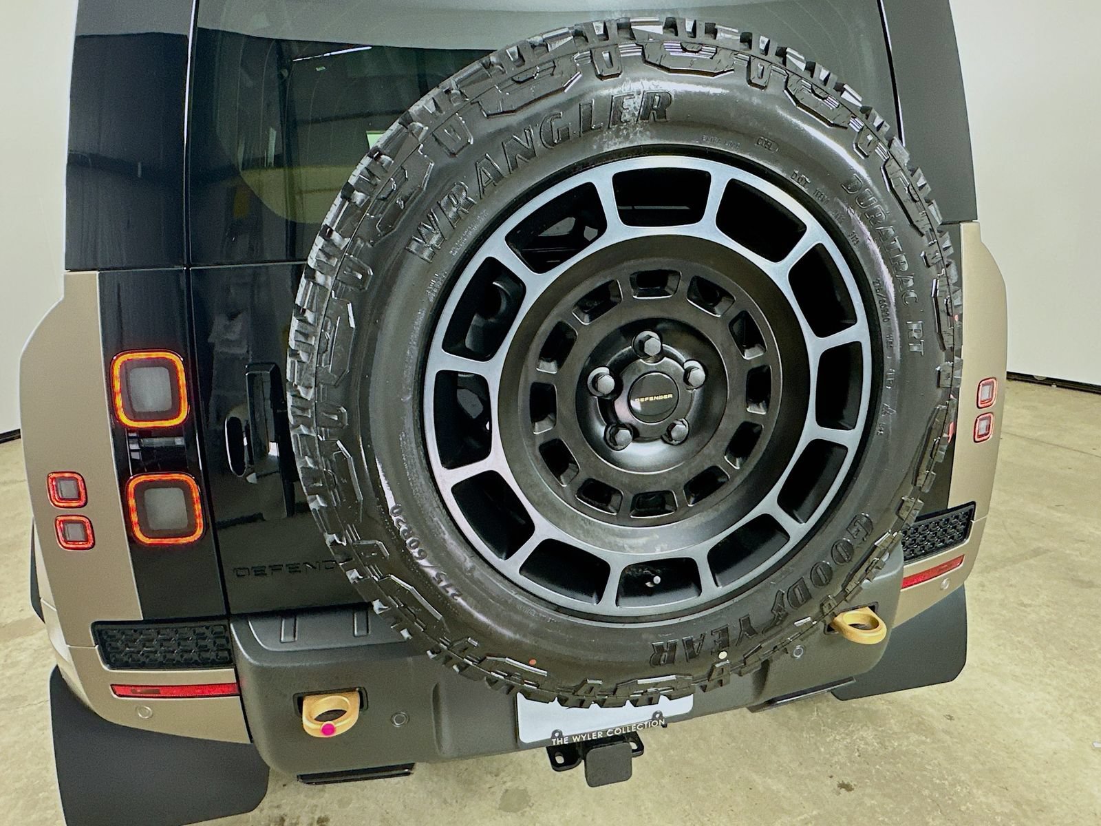 New 2026 Land Rover Defender 110 OCTA AWD/4WD image 39