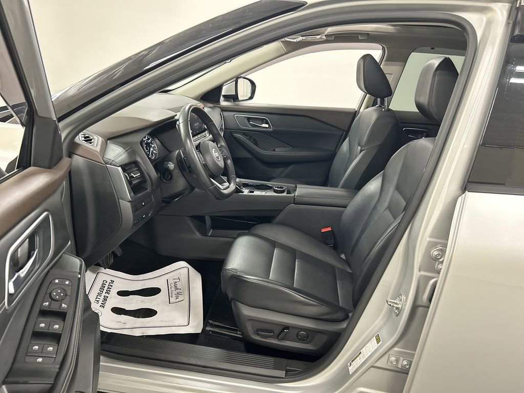 Used 2021 Nissan Rogue SV w/ Premium Package AWD/4WD image 9