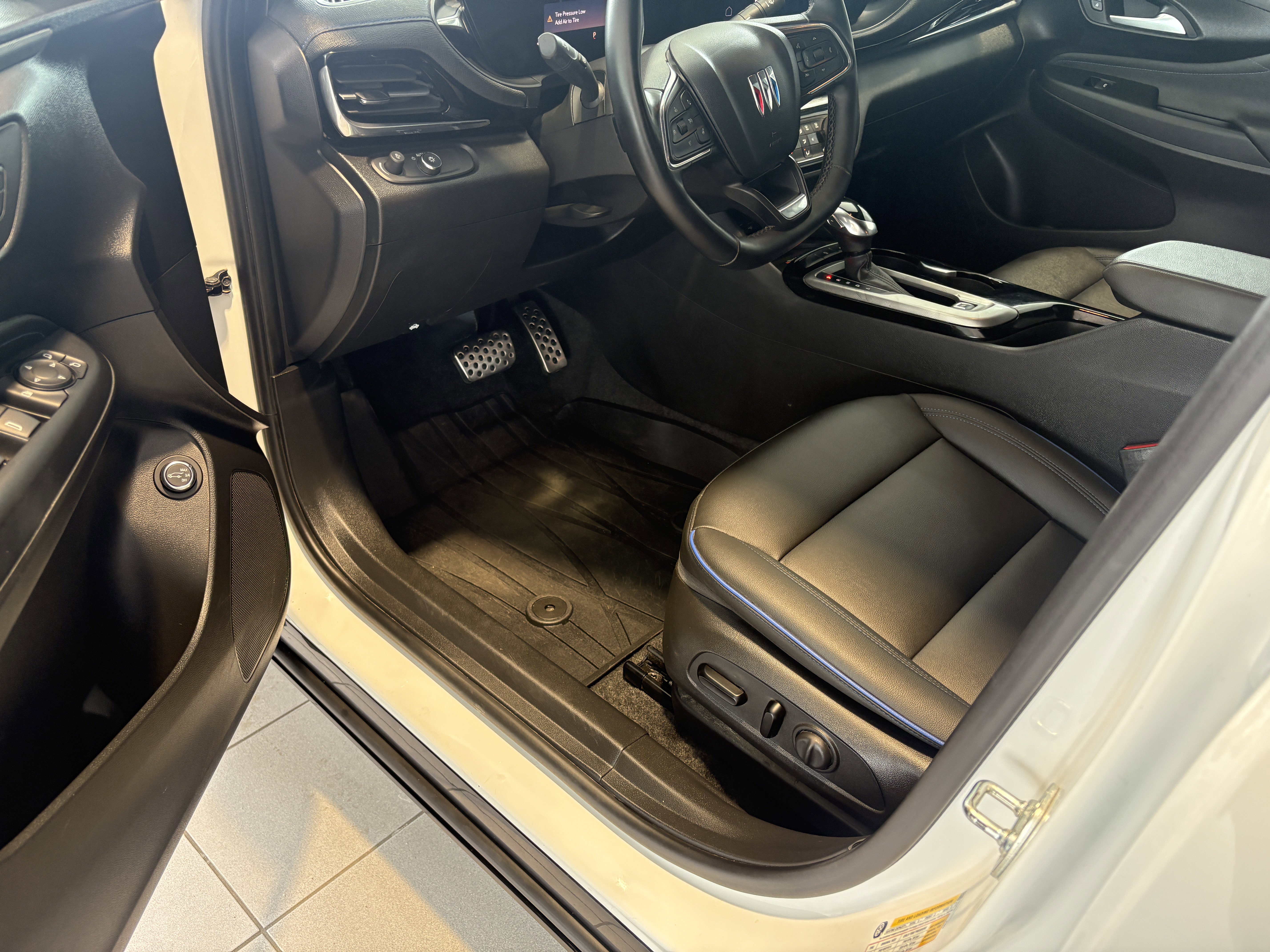 Used 2024 Buick Envista Sport Touring w/ Convenience I Package image 7