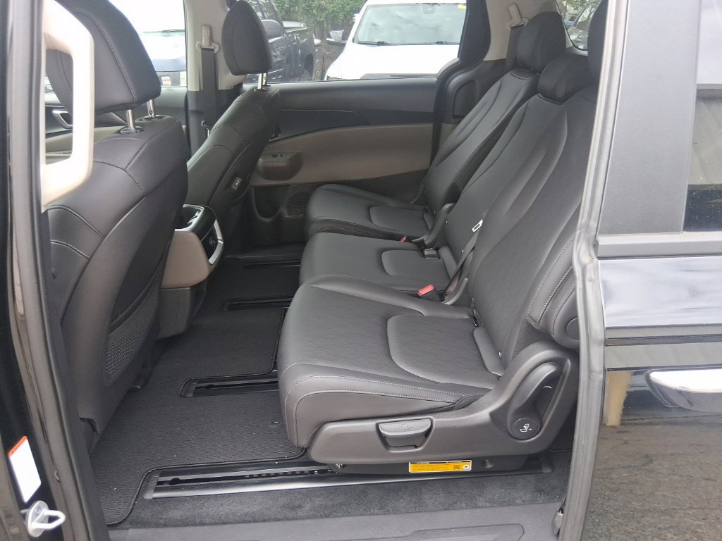 Certified 2026 Kia Carnival FWD image 14