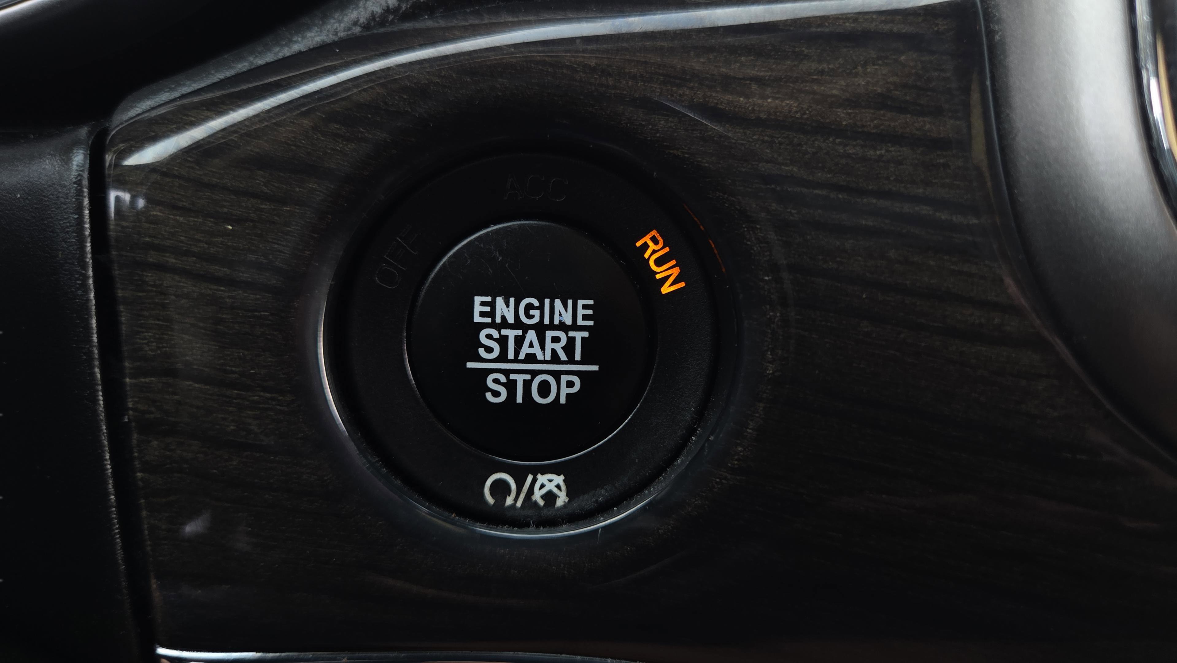 Used 2018 Jeep Grand Cherokee Overland AWD/4WD image 38