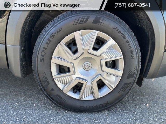 Used 2025 Nissan Kicks S image 3