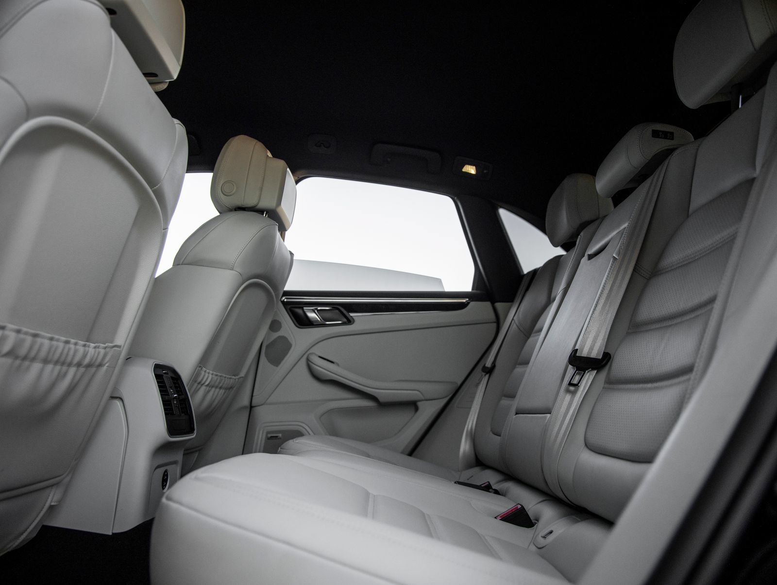 Certified 2025 Porsche Macan GTS AWD/4WD image 33