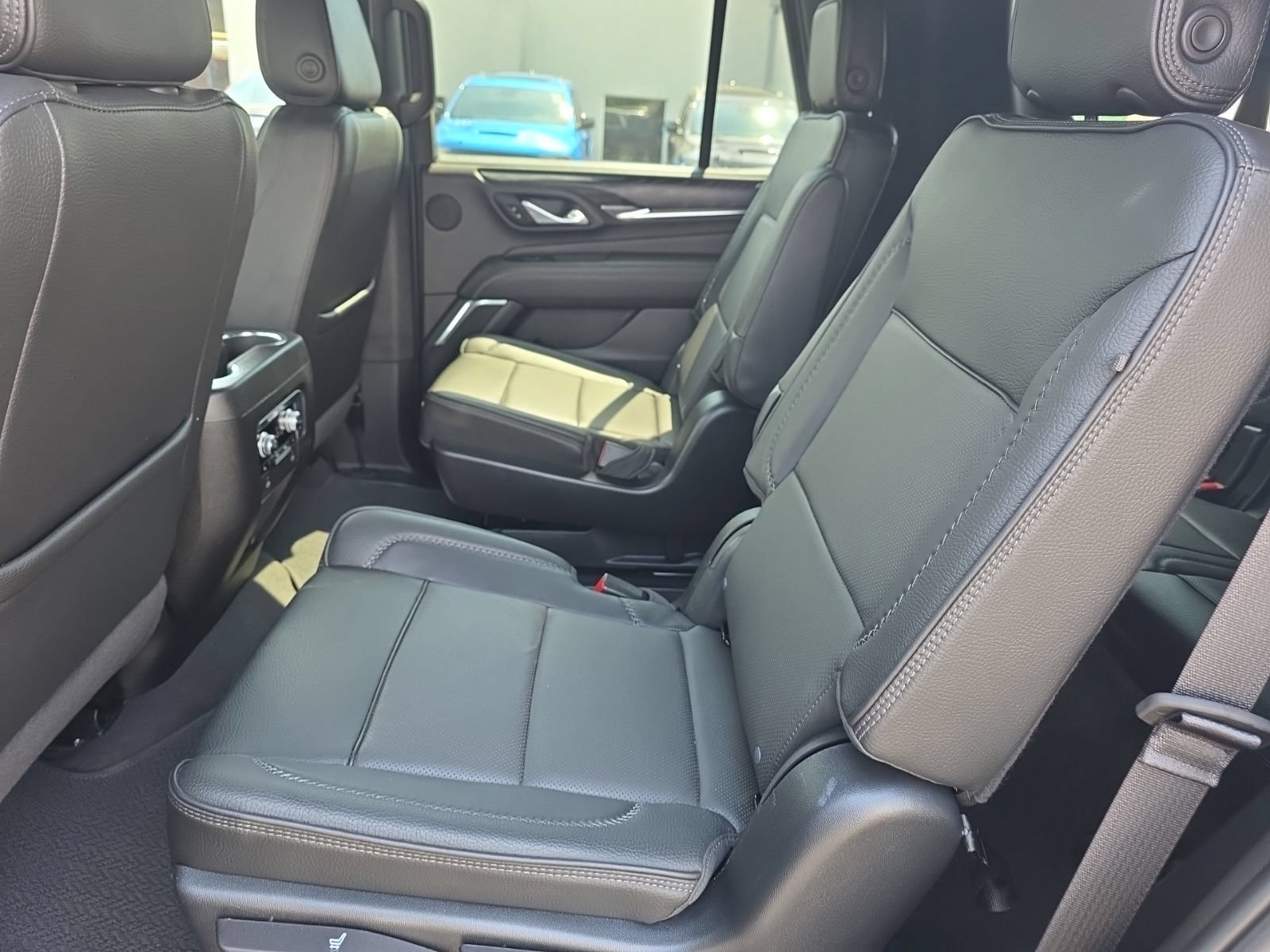 Used 2023 GMC Yukon Denali AWD/4WD image 9