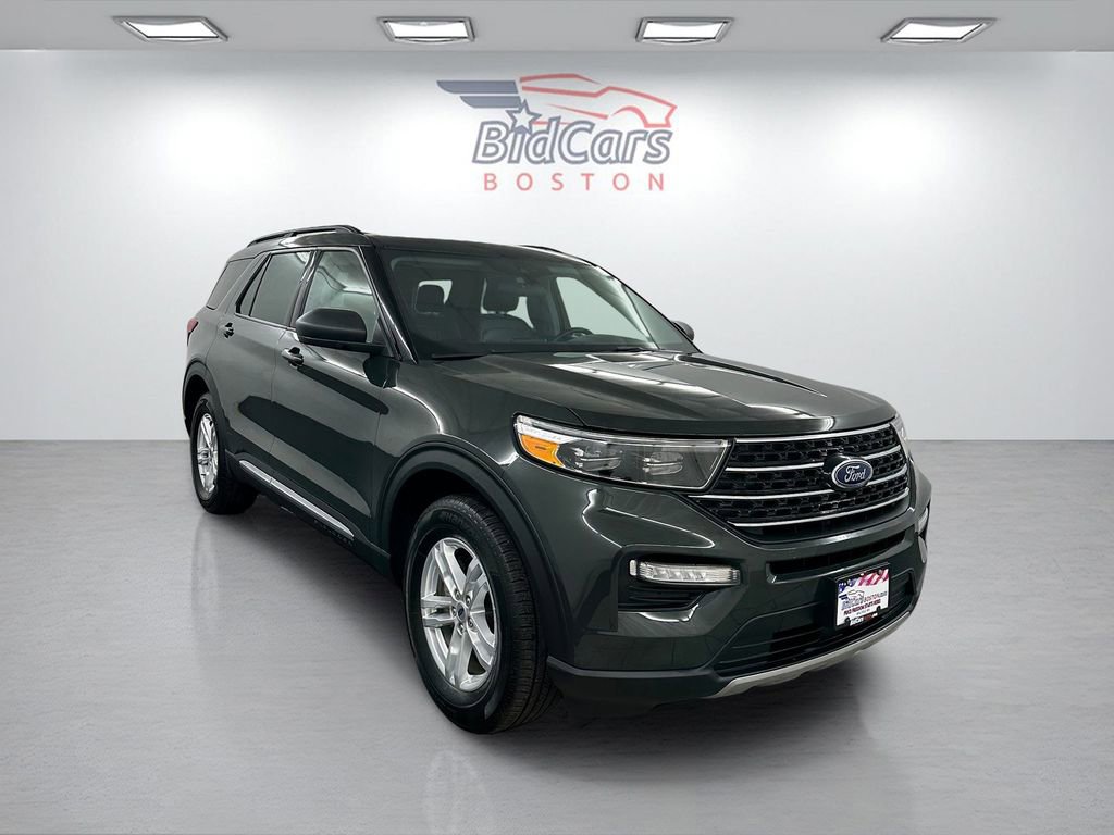Used 2022 Ford Explorer XLT w/ Equipment Group 202A image 3