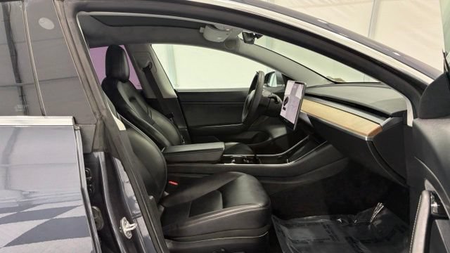 Used 2020 Tesla Model 3 Standard Range Plus RWD image 19