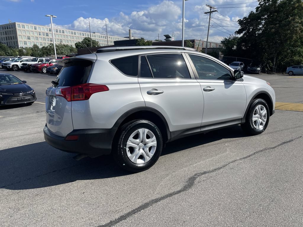 Used 2015 Toyota RAV4 LE AWD/4WD image 8