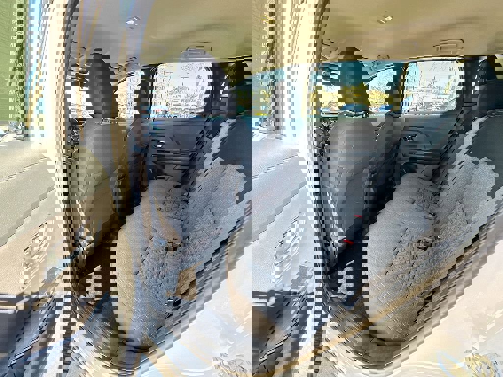 Used 2025 Nissan Kicks SV image 32