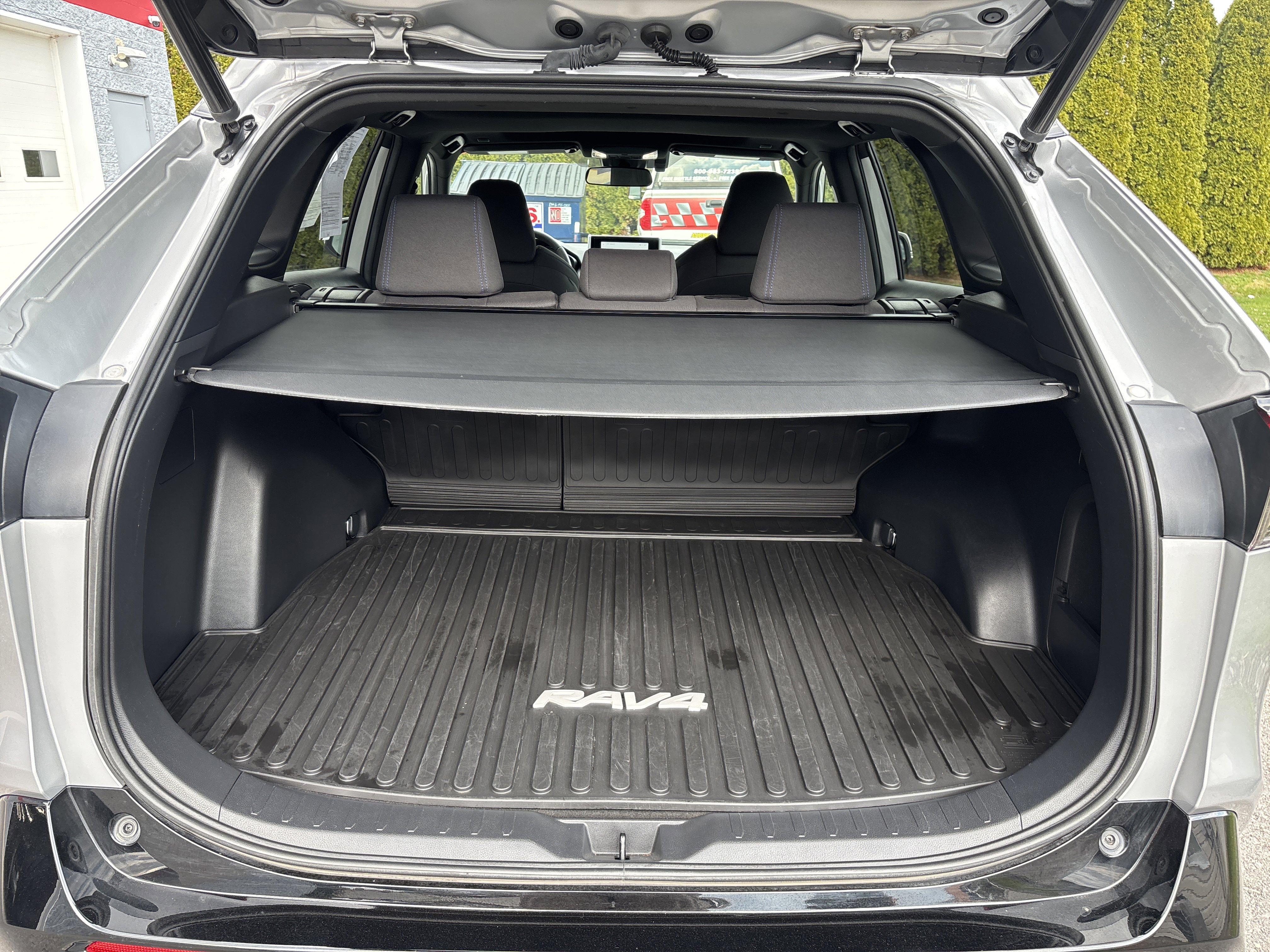 Used 2023 Toyota RAV4 SE w/ Convenience Package video 5