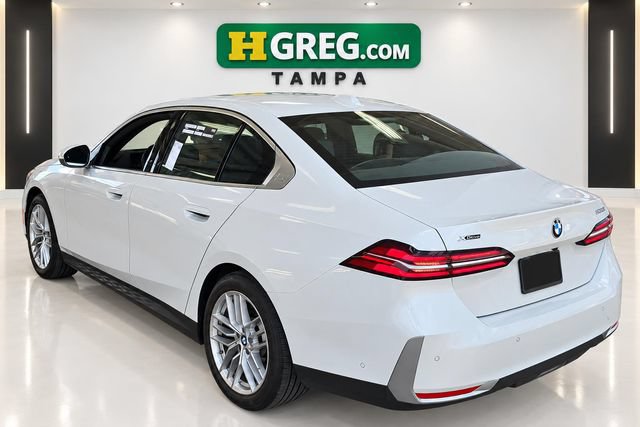 Used 2024 BMW 530i xDrive AWD/4WD image 2