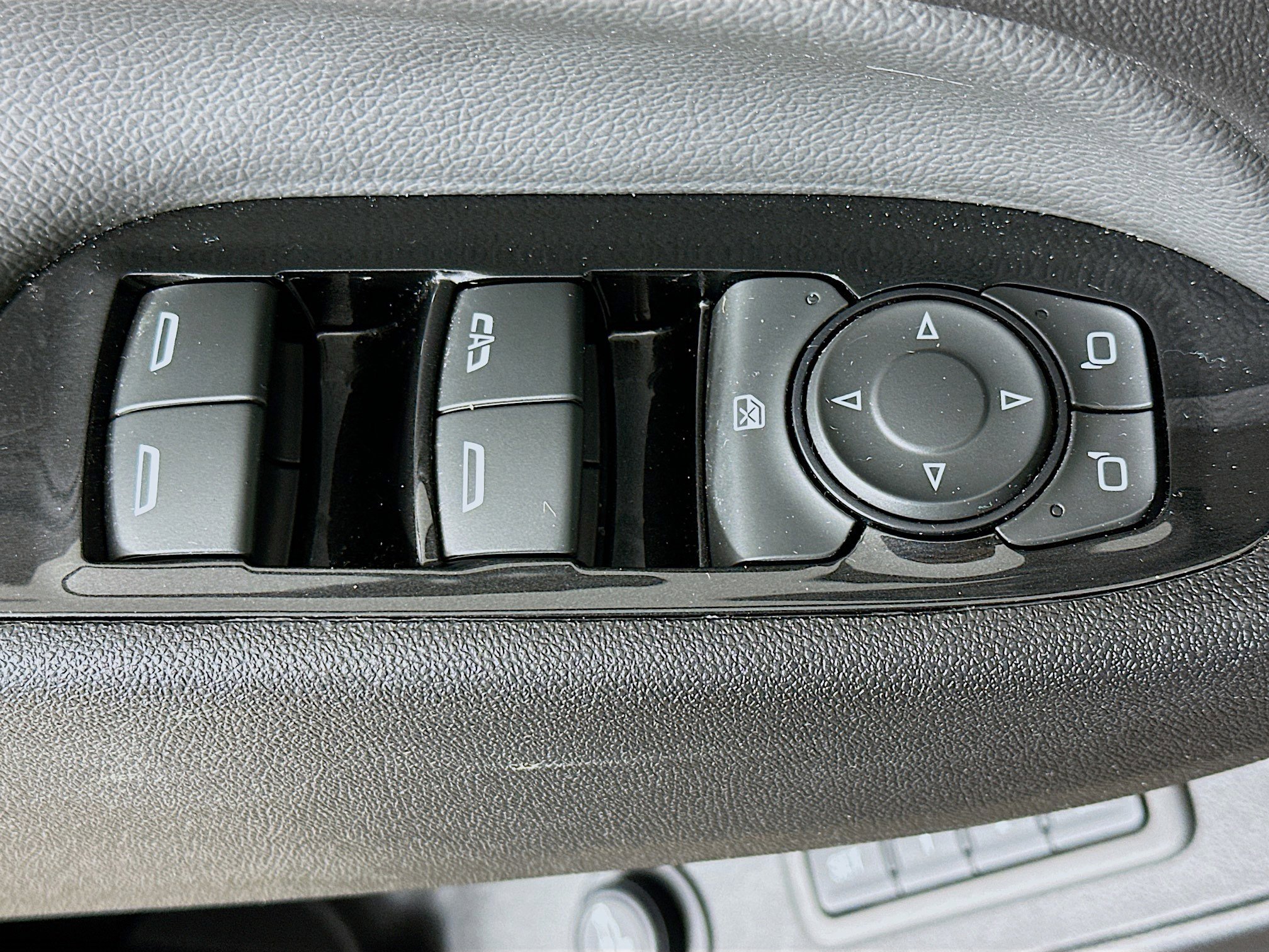 Used 2024 Chevrolet Equinox Premier image 15