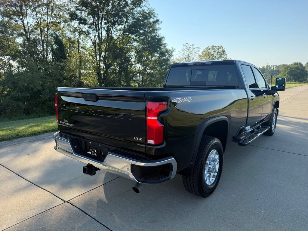 Used 2026 Chevrolet Silverado 2500 LTZ w/ LTZ Premium Package AWD/4WD image 3