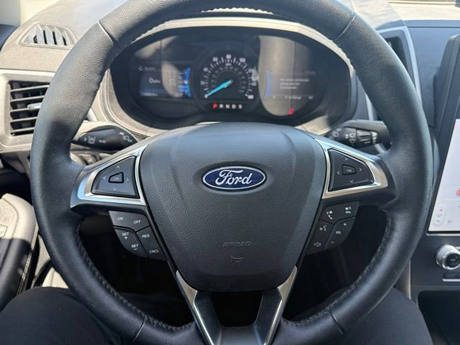 Used 2022 Ford Edge SEL w/ Convenience Package AWD/4WD image 16