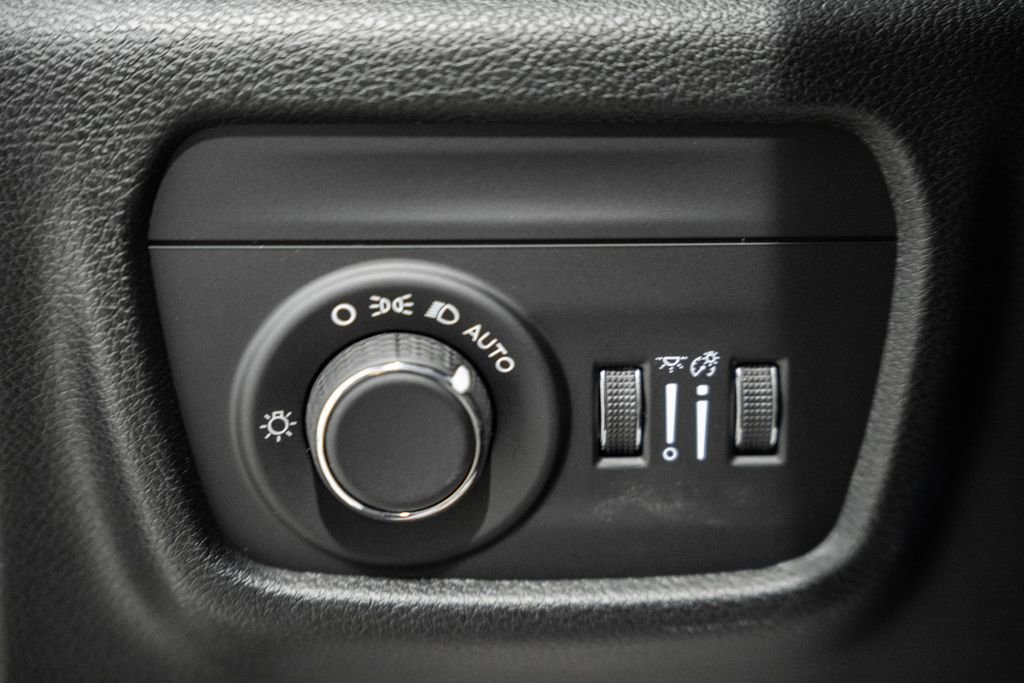 New 2025 Jeep Grand Cherokee L Altitude image 41