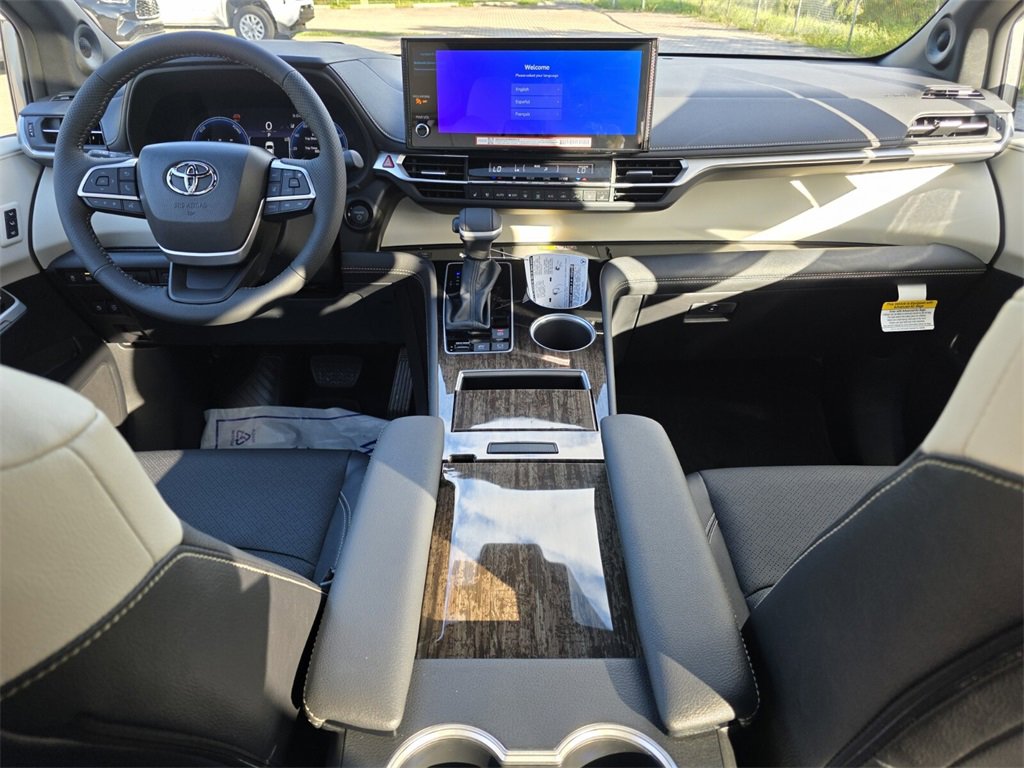 New 2025 Toyota Sienna Platinum image 5