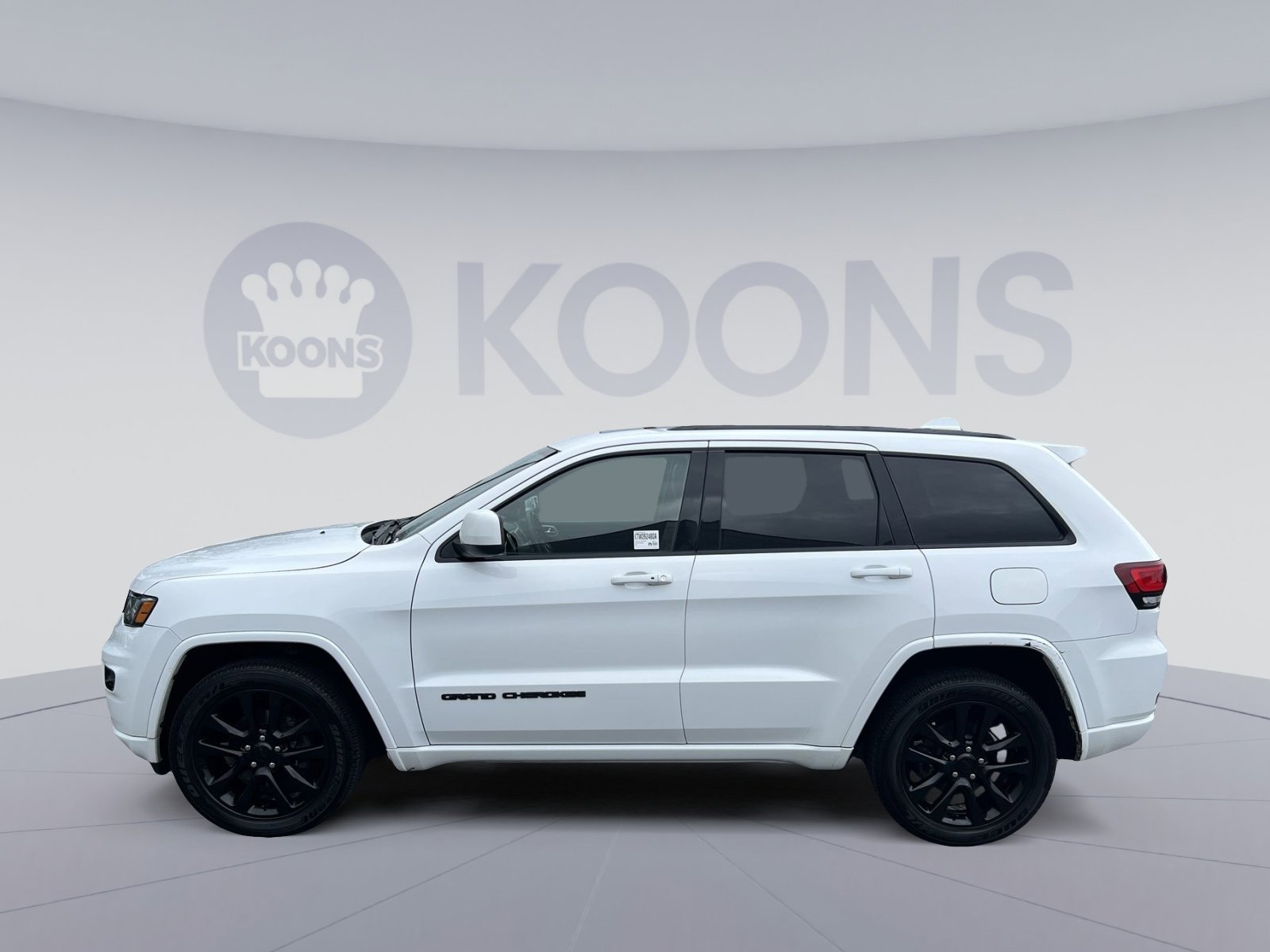 Used 2018 Jeep Grand Cherokee Altitude AWD/4WD image 2