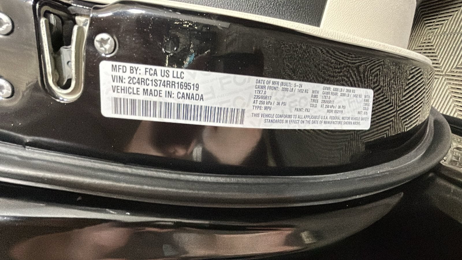Used 2024 Chrysler Pacifica Limited FWD image 11