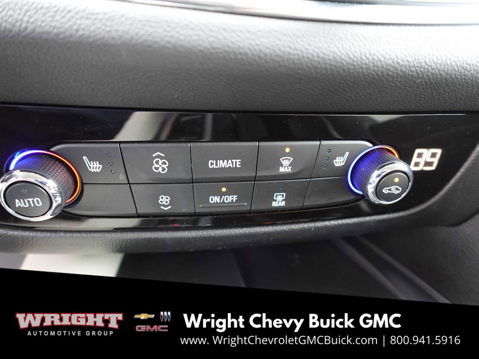 Used 2023 Buick Enclave Essence image 19