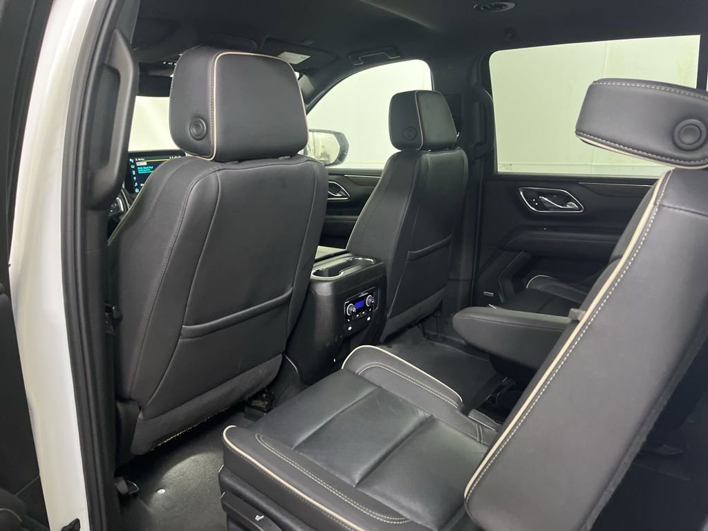 Used 2023 Chevrolet Suburban Premier image 26