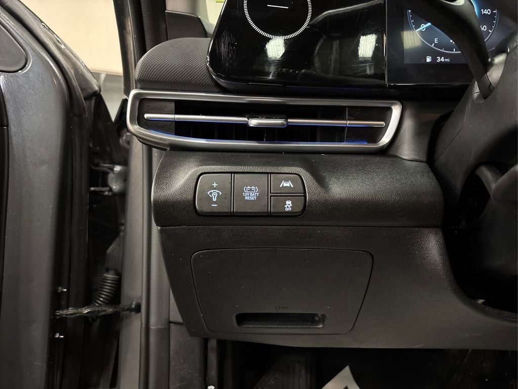 Used 2023 Hyundai Elantra Limited image 20