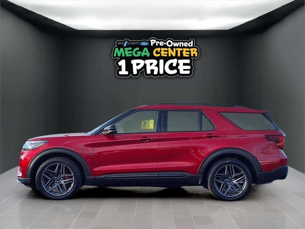 Used 2025 Ford Explorer ST image 3