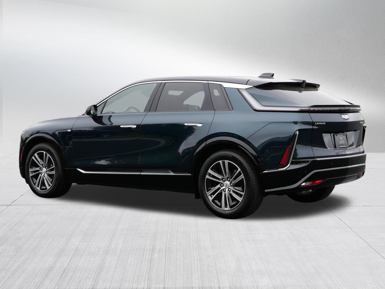 Used 2026 Cadillac Lyriq Luxury w/ LPO, Floor Liner Package AWD/4WD image 5